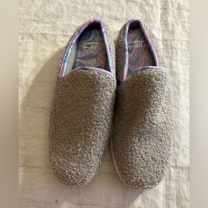 DEARFOAMS FRESHFEEL GREY/PURPLE/PINK TRIM PATTERN CUSHION FOOTBED WOMEN SLIPPERS